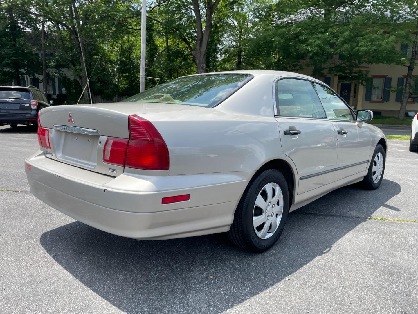 2001 silver Mitsubishi Diamante ES (6MMAP57P01T) with an 3.5L V6 SOHC 24V engine, 4-Speed Automatic Overdrive transmission, located at 101 N. Main Street, Muncy, PA, 17756, (570) 546-5462, 41.207691, -76.785942 - Photo#3